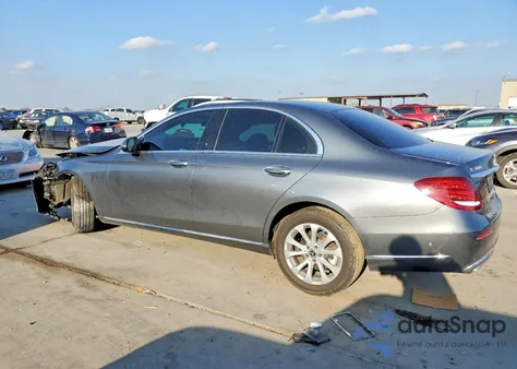 2018 Mercedes-Benz E 300 4Matic z USA, uszkodzony, nr VIN WDDZF4KB4JA295407